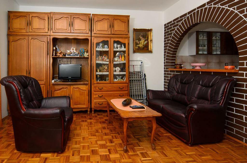 Apartmani Lovorka 普纳特 外观 照片