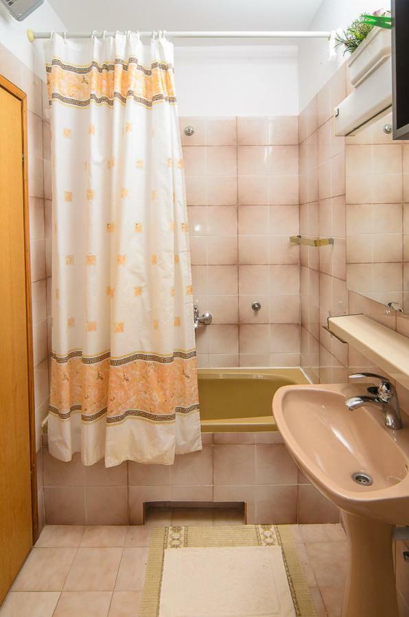 Apartmani Lovorka 普纳特 外观 照片